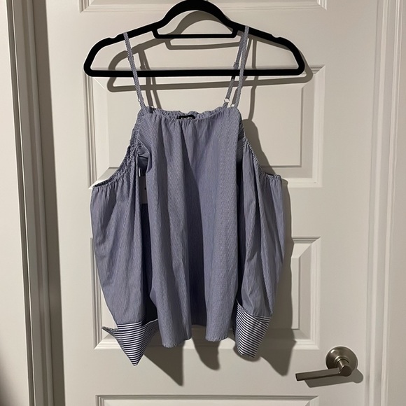 Bebe 3/4 cold shoulder Blouse - Picture 2 of 7